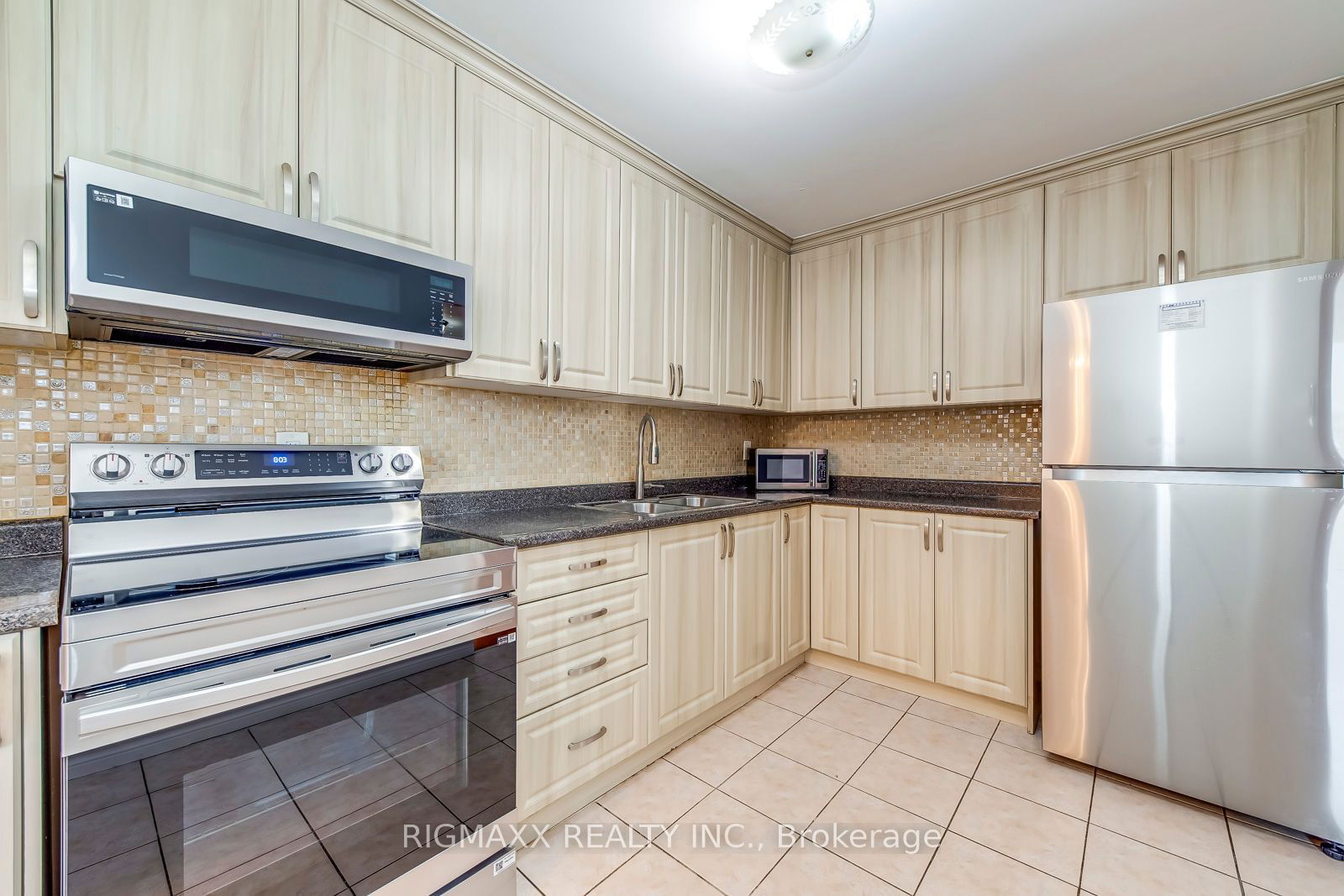 1660 Bloor St E, unit 801 for rent