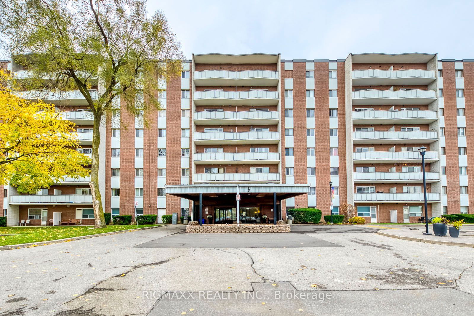 1660 Bloor St E, unit 801 for rent