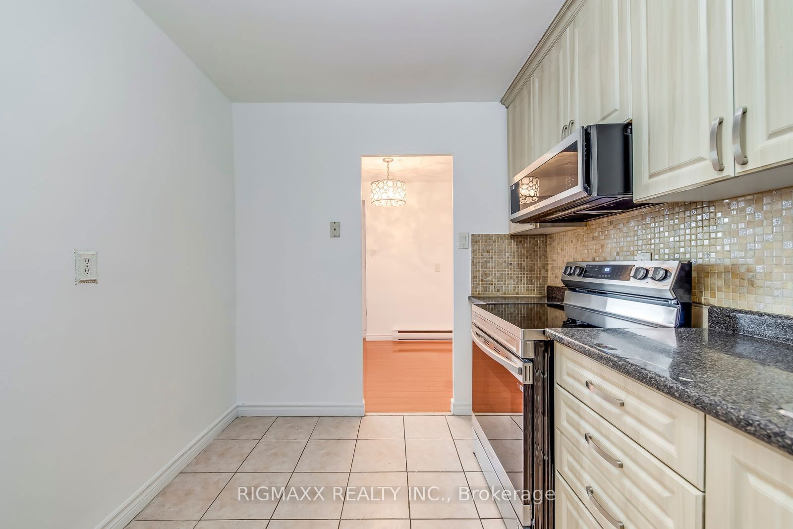 1660 Bloor St E, unit 801 for rent