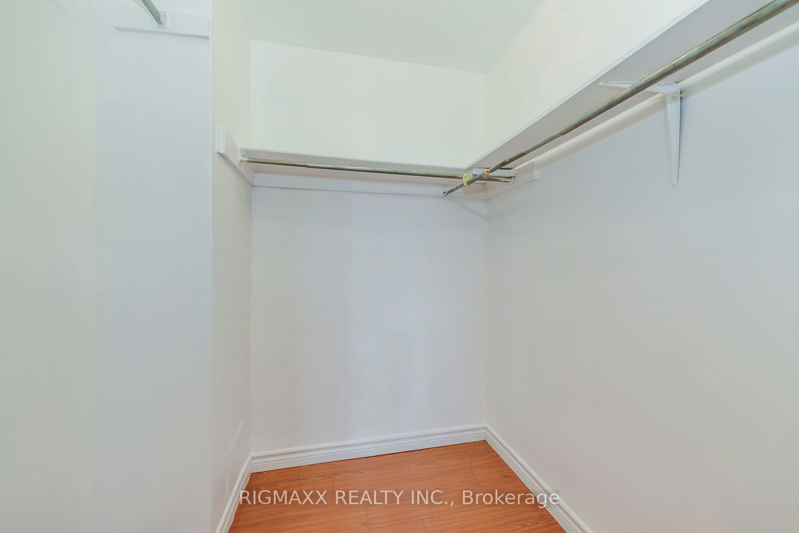 1660 Bloor St E, unit 801 for rent