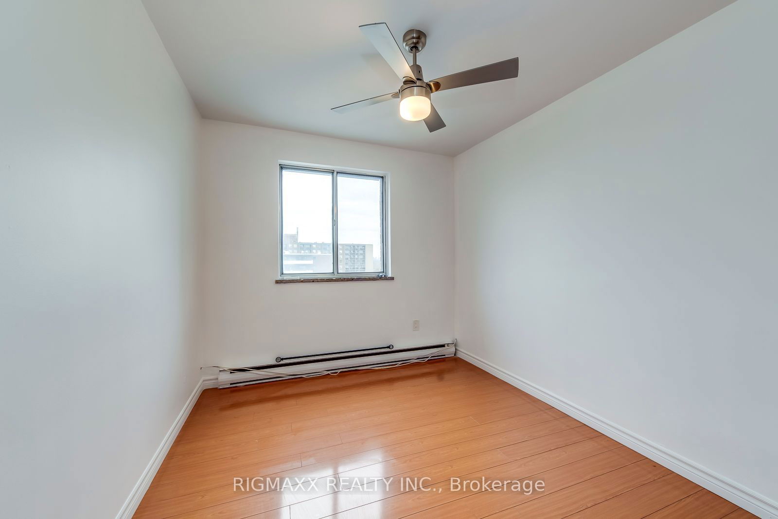 1660 Bloor St E, unit 801 for rent