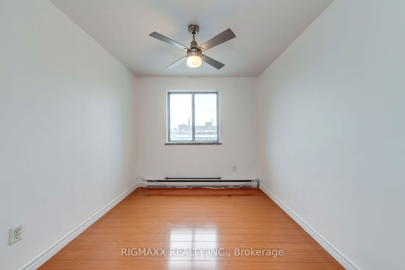 1660 Bloor St E, unit 801 for rent