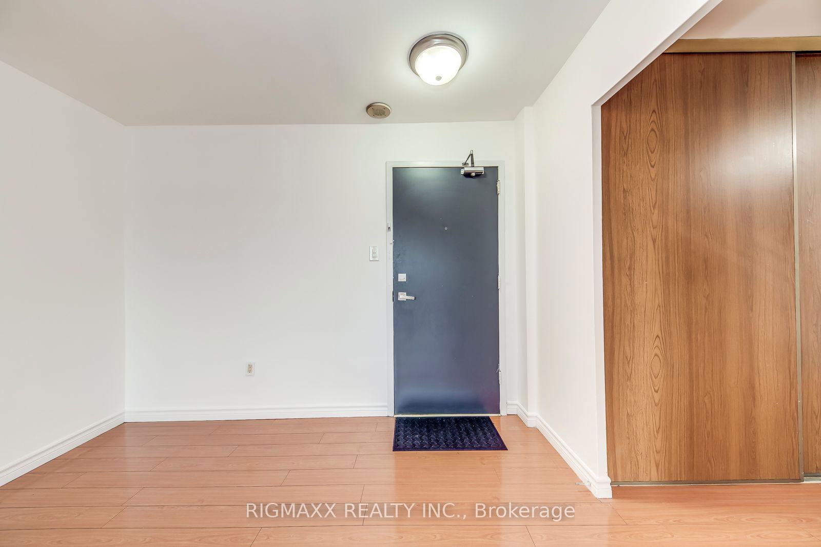 1660 Bloor St E, unit 801 for rent