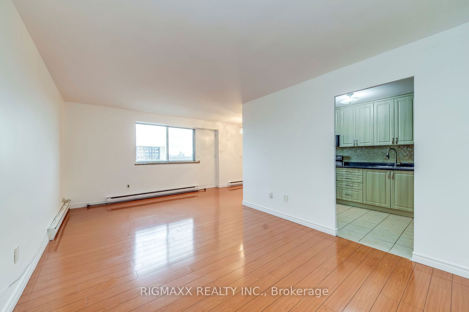 1660 Bloor St E, unit 801 for rent