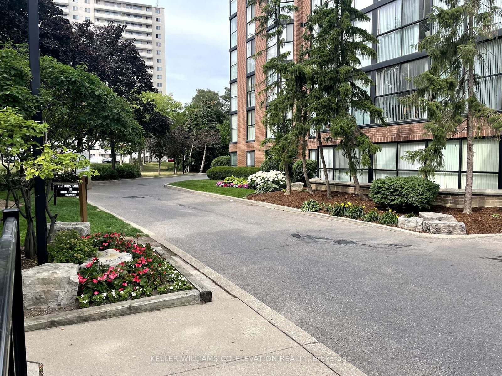 2091 Hurontario St, unit 707 for sale