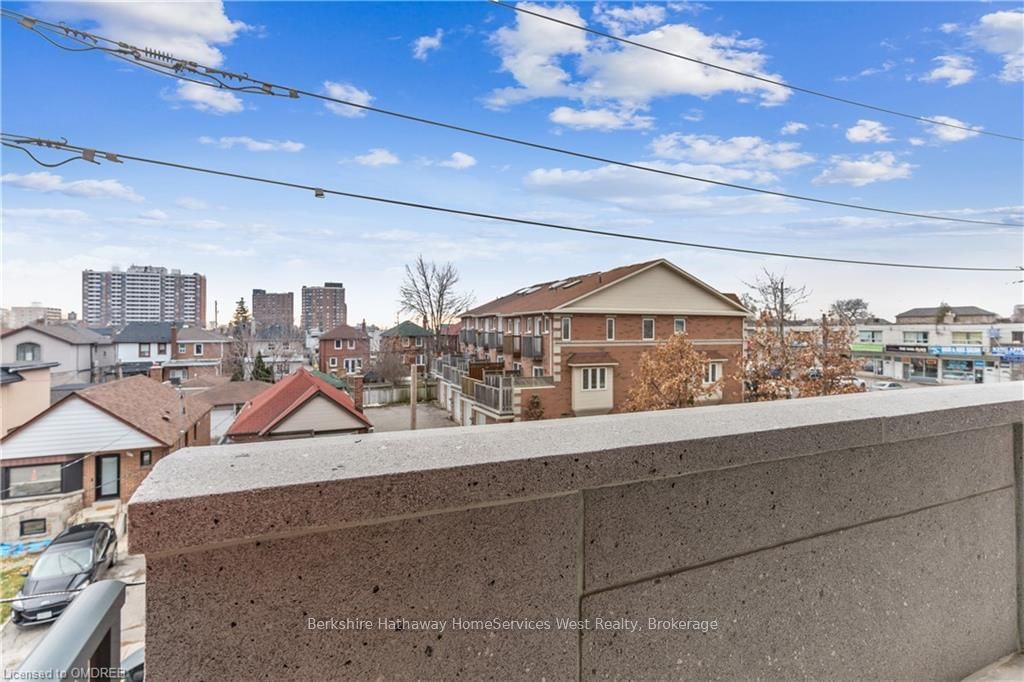 2433 DUFFERIN St, unit 303 for rent