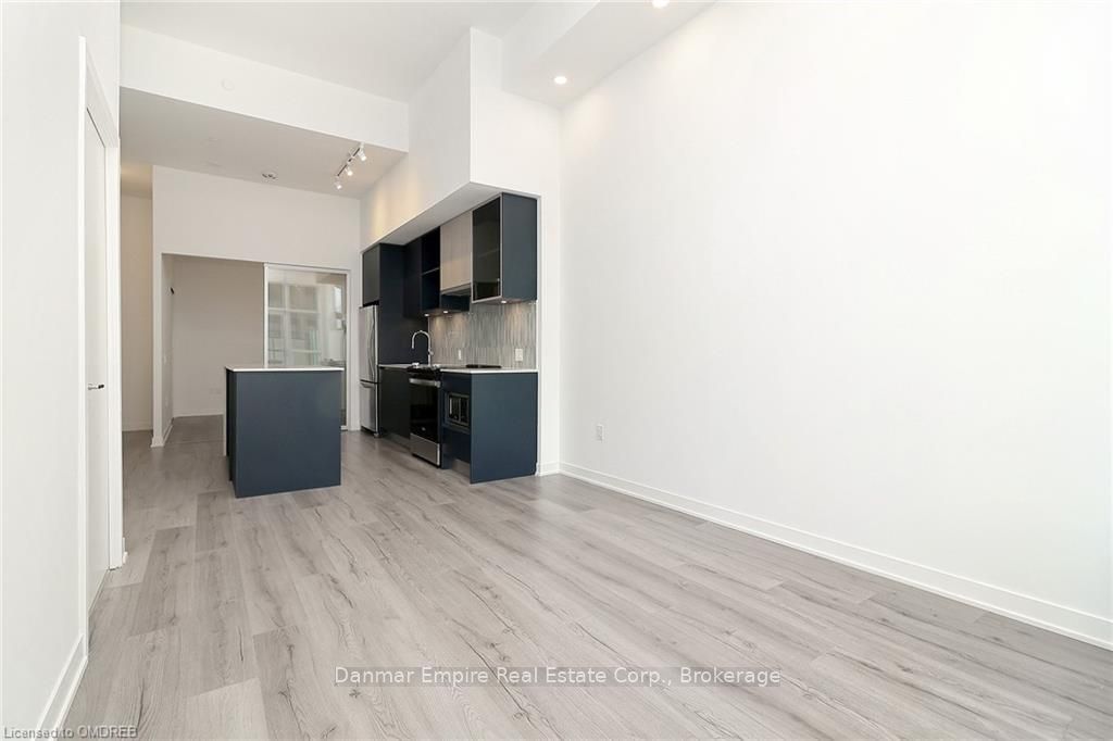 395 DUNDAS St W, unit 127 for rent