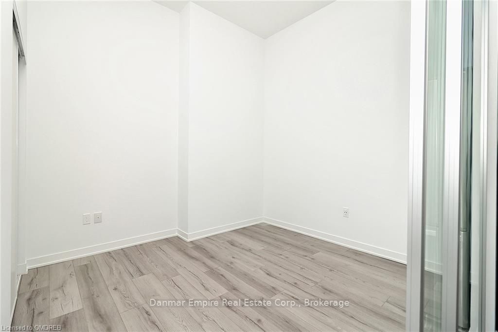 395 DUNDAS St W, unit 127 for rent