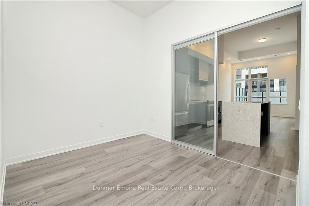 395 DUNDAS St W, unit 127 for rent