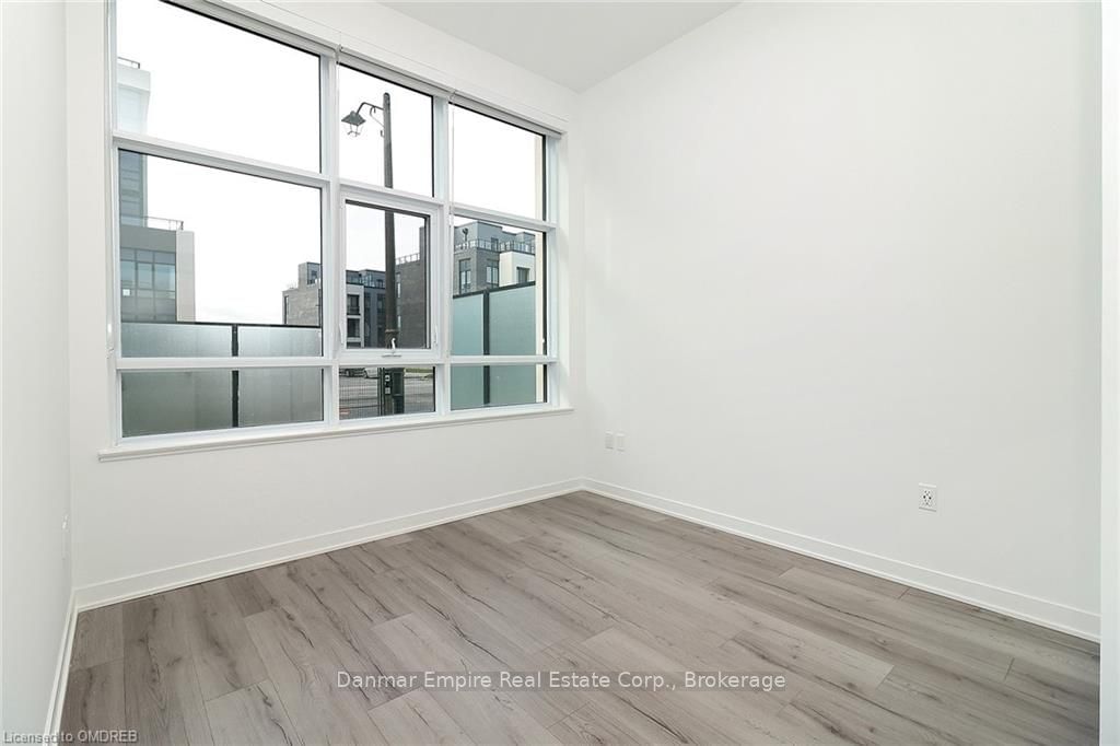 395 DUNDAS St W, unit 127 for rent