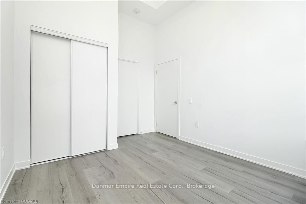 395 DUNDAS St W, unit 127 for rent