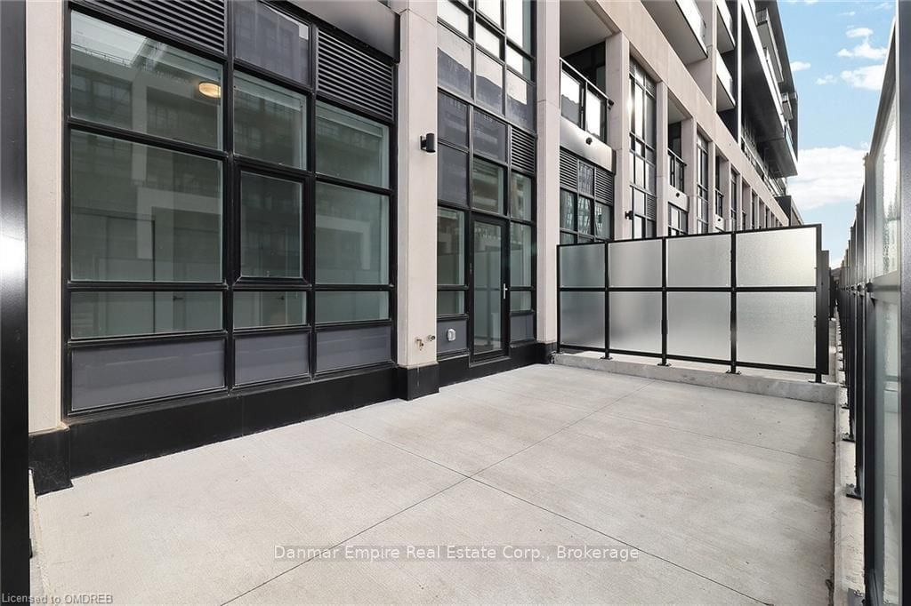 395 DUNDAS St W, unit 127 for rent