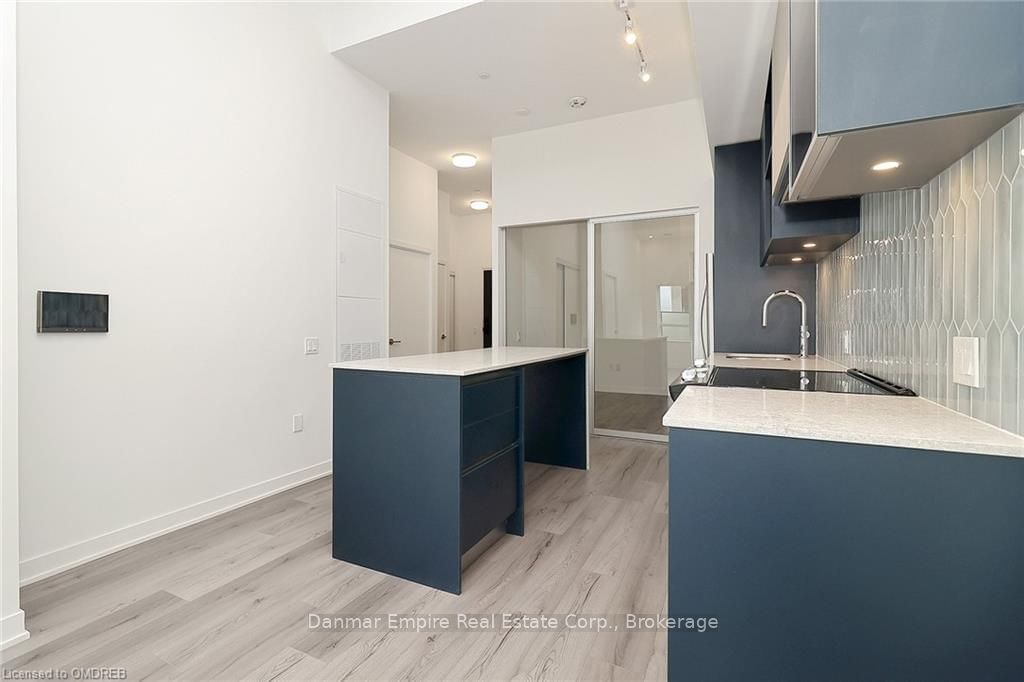 395 DUNDAS St W, unit 127 for rent