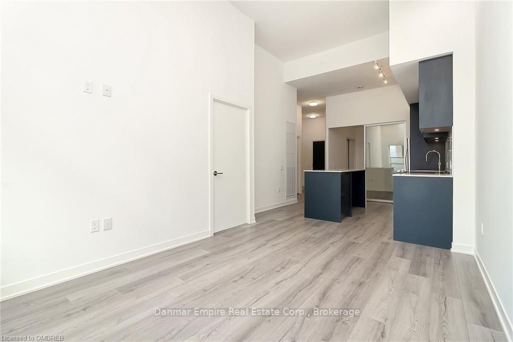 395 DUNDAS St W, unit 127 for rent