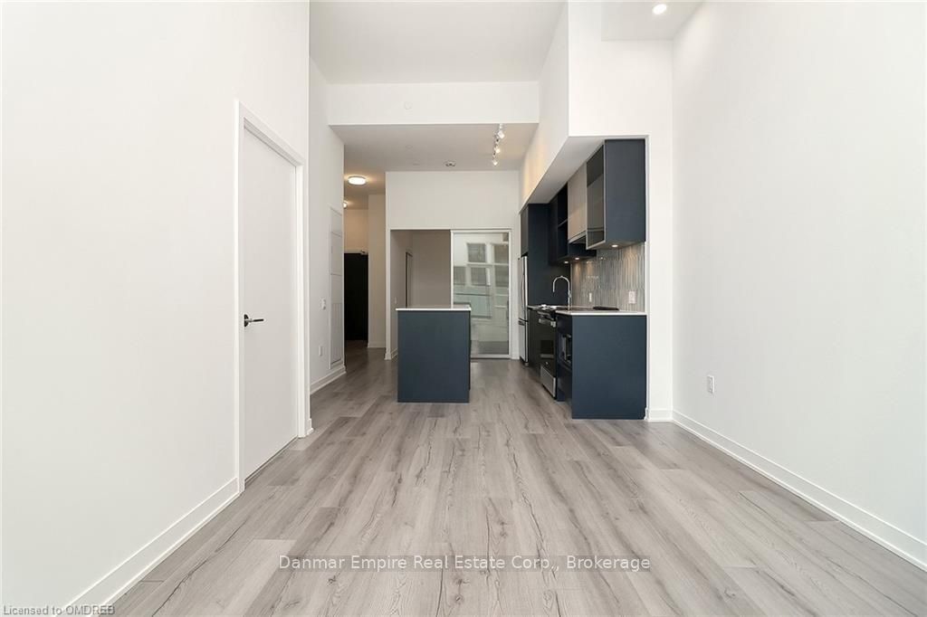 395 DUNDAS St W, unit 127 for rent