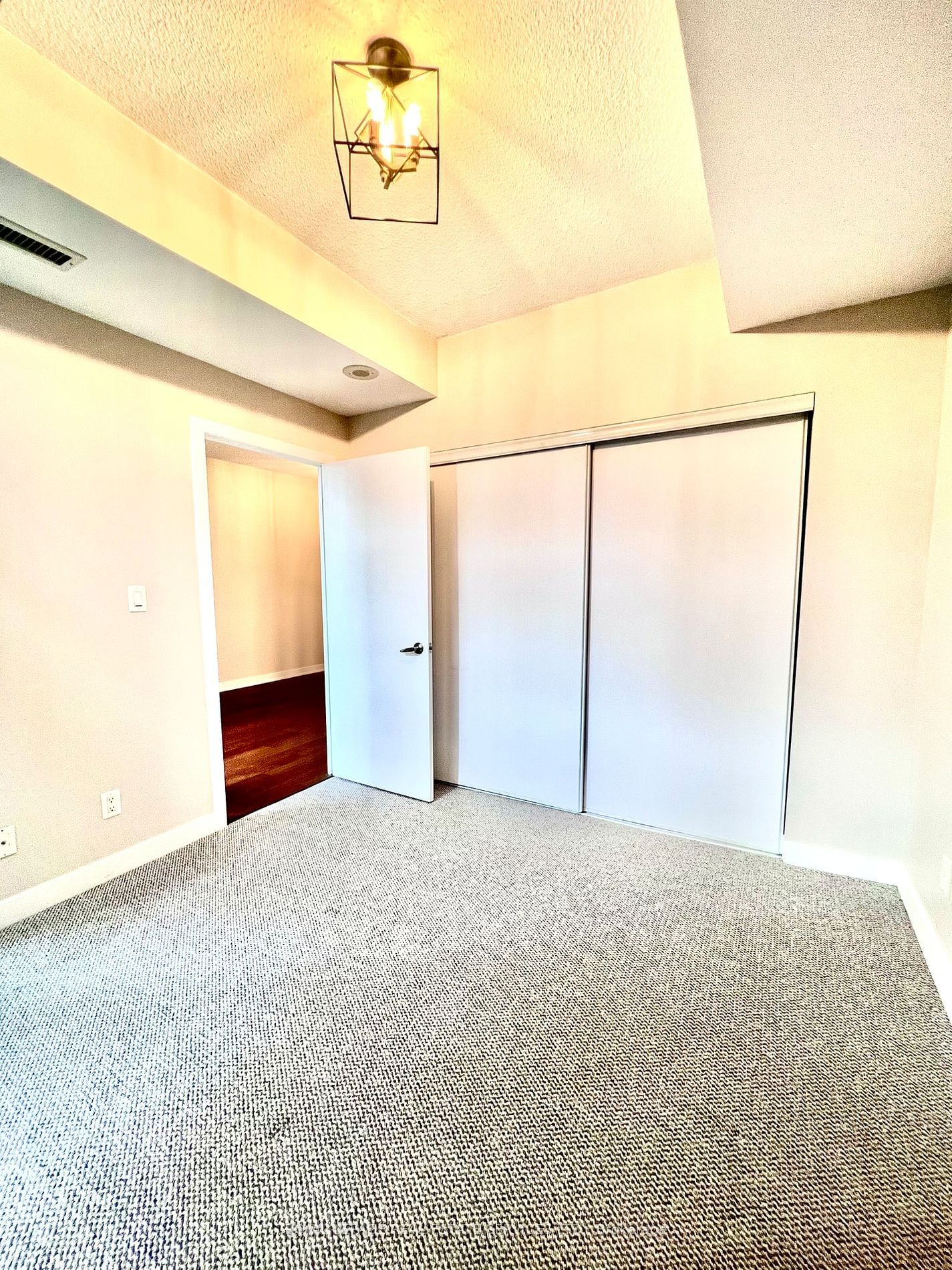 4070 confederation Pkwy, unit 1005 for rent