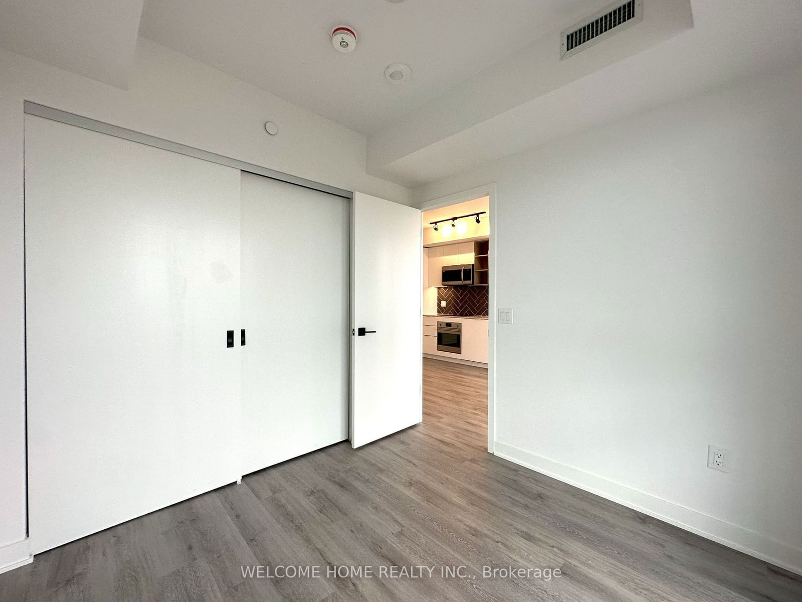 36 Zorra St, unit 2106 for rent