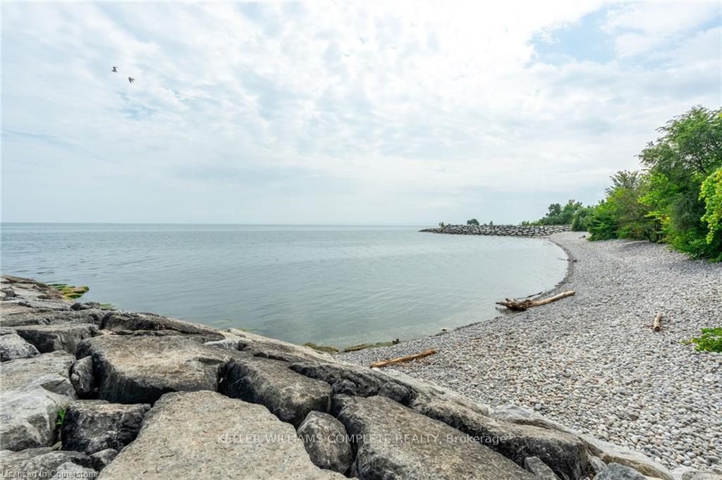 5475 Lakeshore Rd, unit 64 for sale