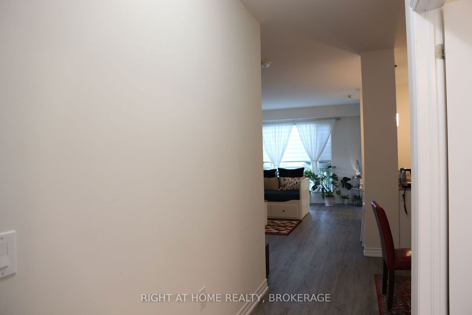 2393 Bronte Rd, unit 101 for rent