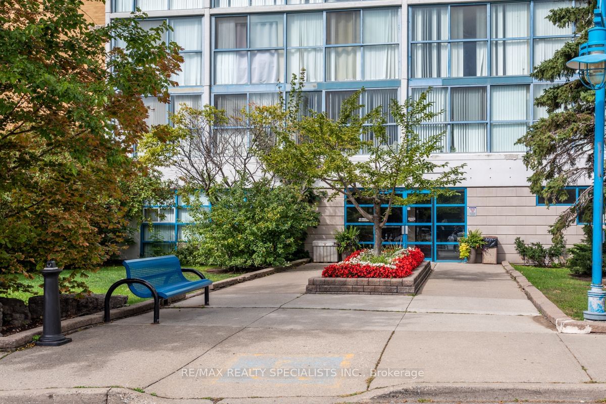 25 Trailwood Dr, unit 1002 for rent