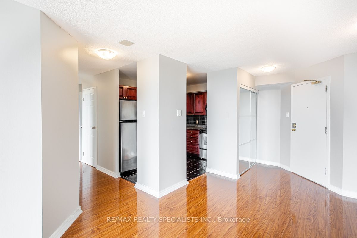 25 Trailwood Dr, unit 1002 for rent