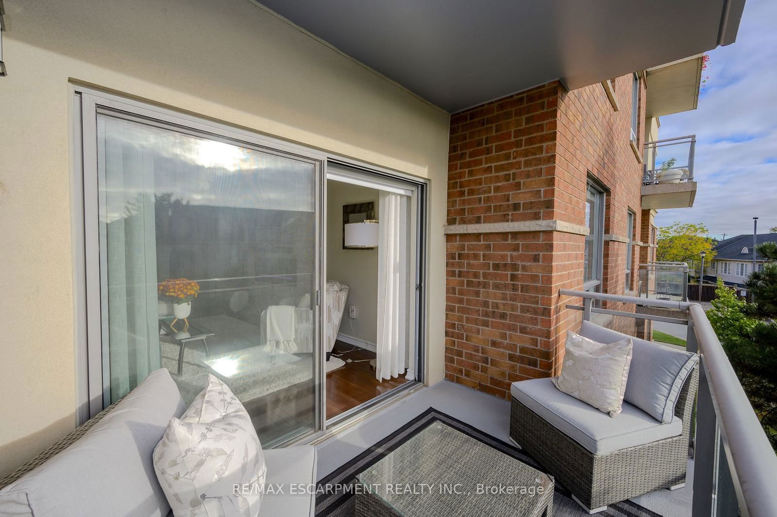 5070 Fairview St, unit 209 for sale