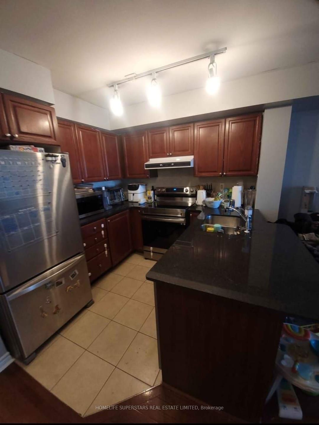 33 Elm Dr W, unit 801 for rent