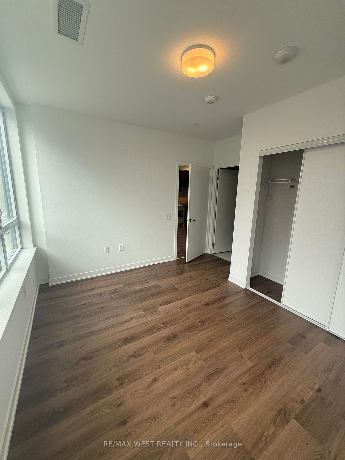 395 Dundas St W, unit 232 for rent