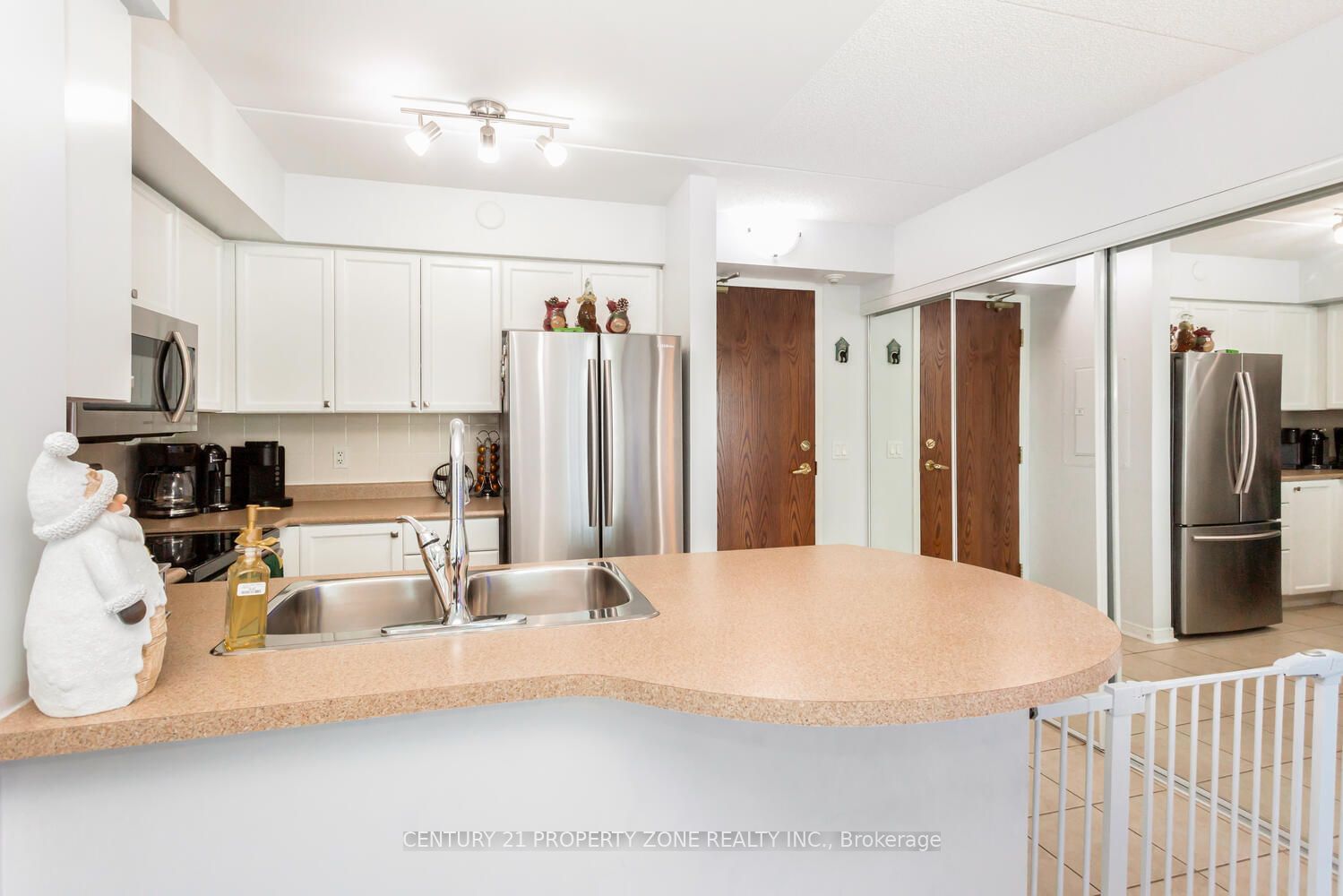 25 Via Rosedale Way, unit 204 for sale