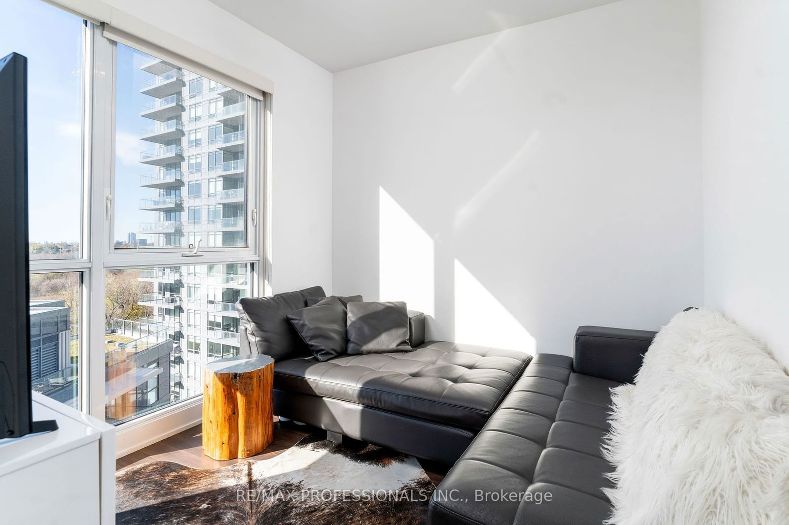 10 Park Lawn Rd, unit 1004 for sale