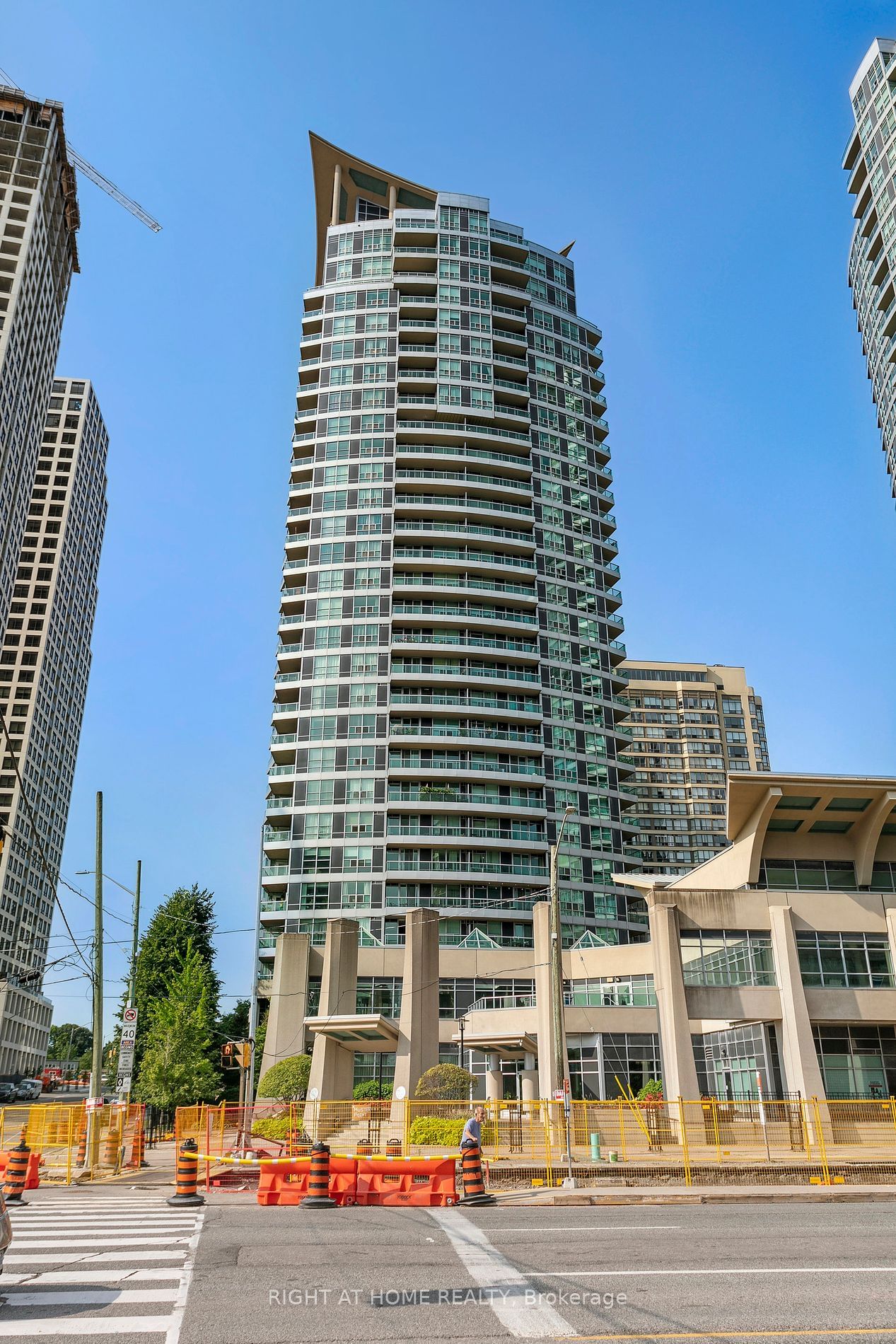 1 Elm Dr W, unit 609 for rent