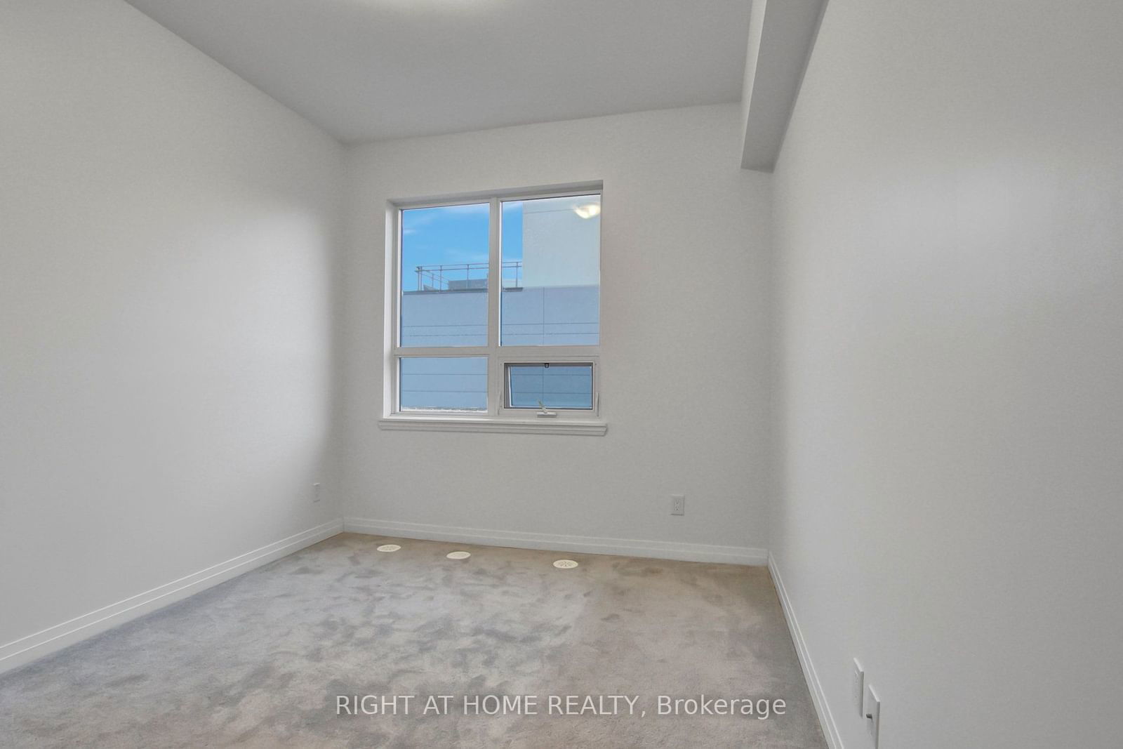 670 Atwater Ave N, unit 8 for rent