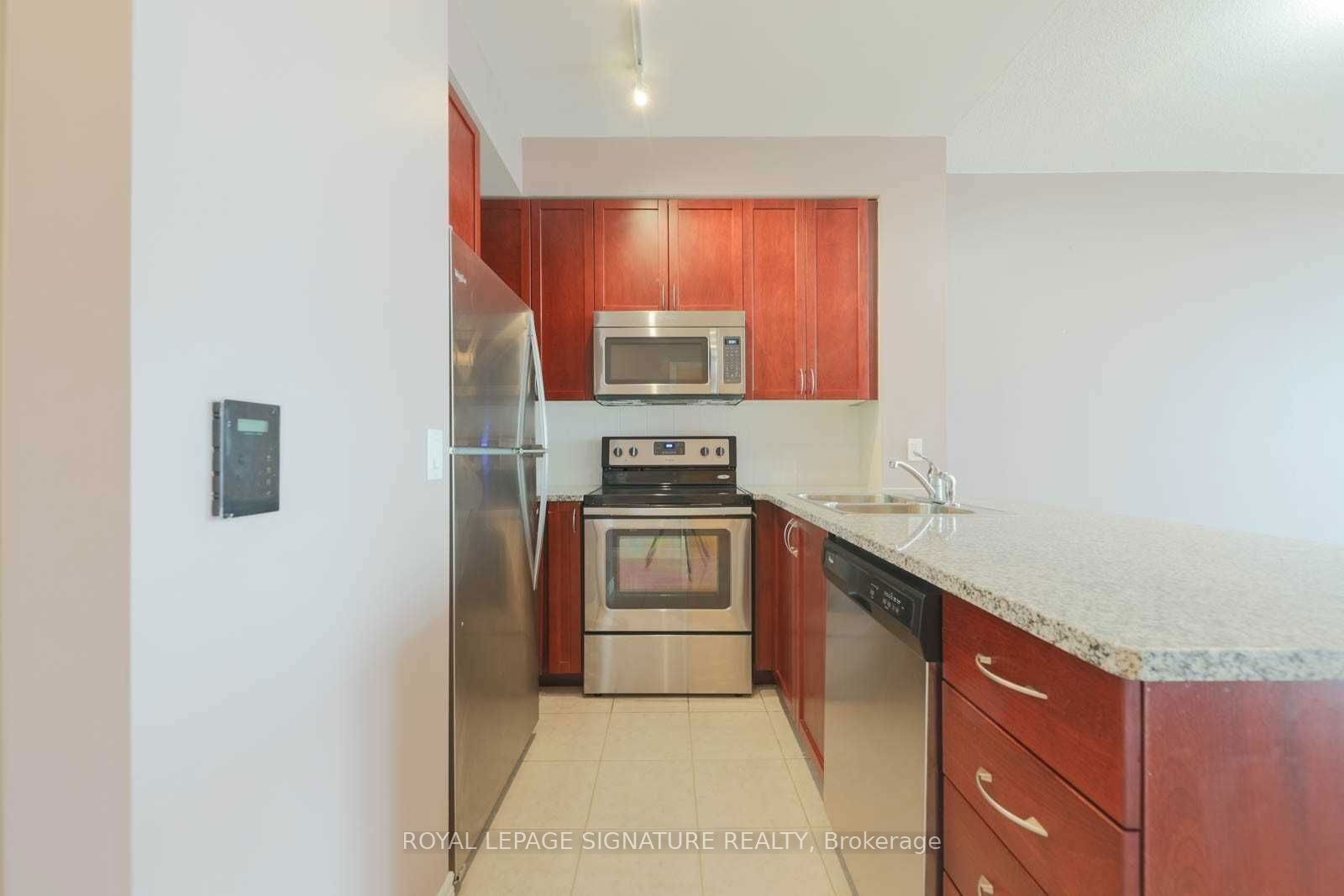 339 Rathburn Rd W, unit 2207 for rent