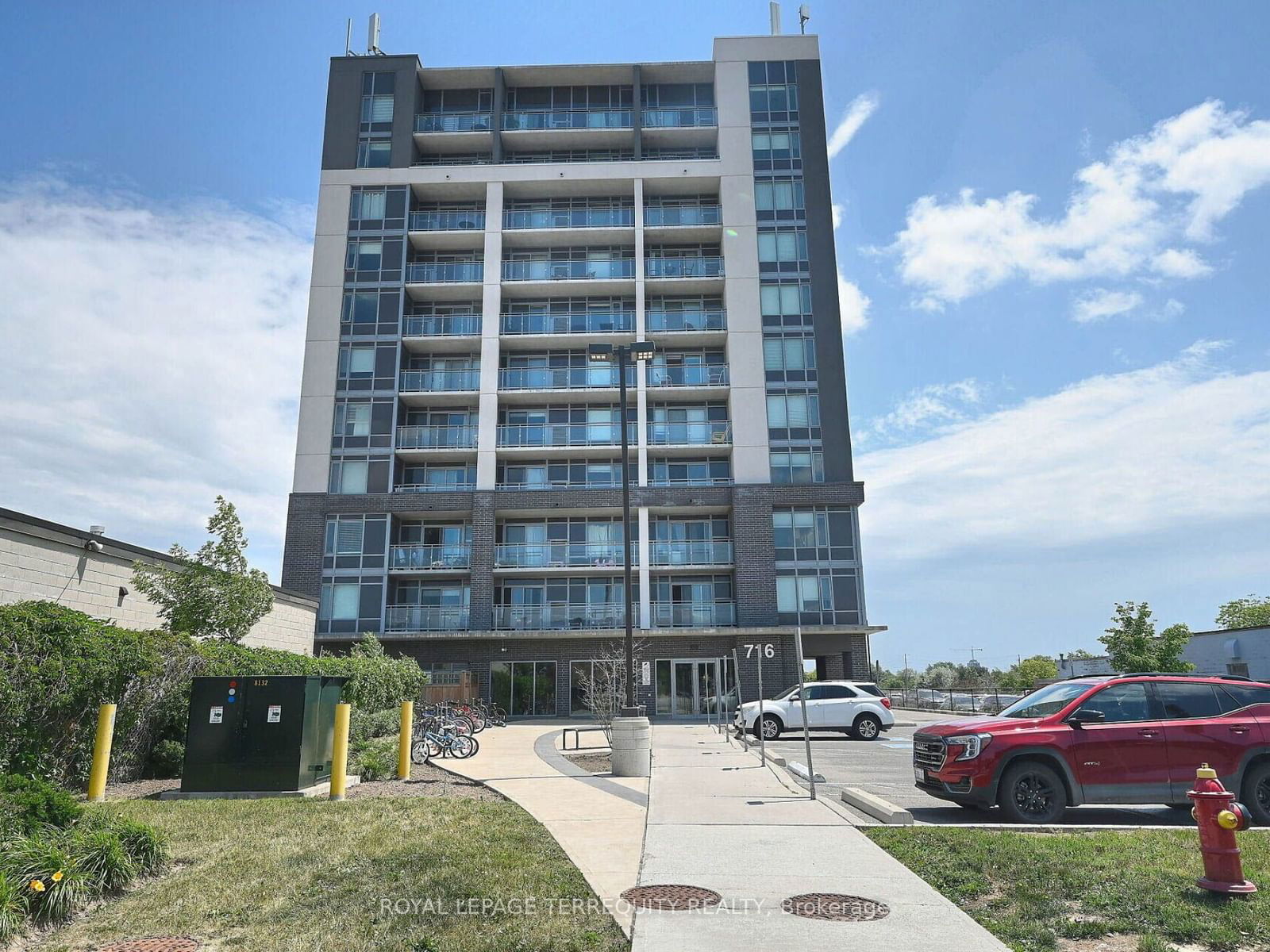 716 Main St E, unit 801 for sale