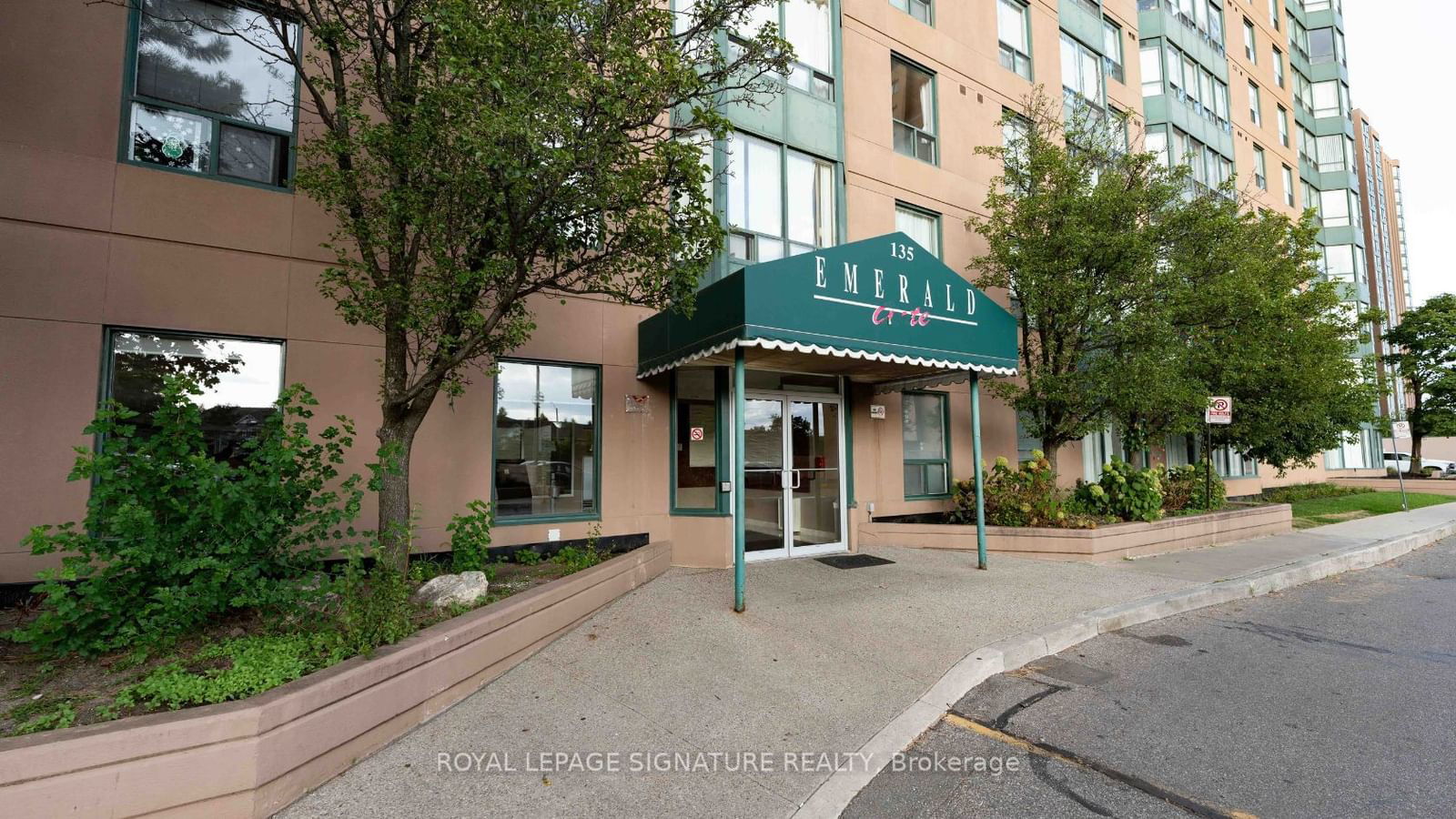 135 Hillcrest Ave, unit 215 for sale