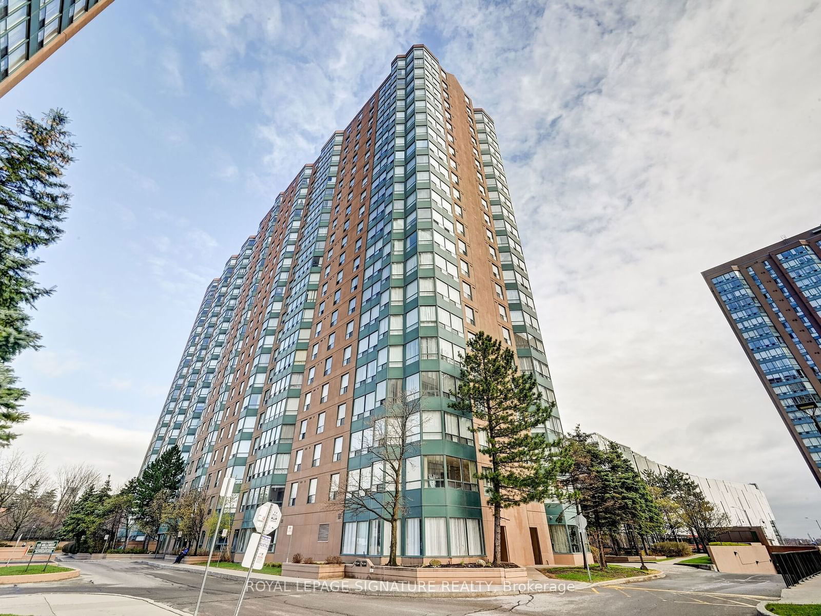 135 Hillcrest Ave, unit 215 for sale