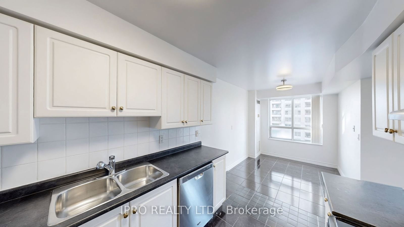 35 Kingsbridge Gdns, unit 812 for sale