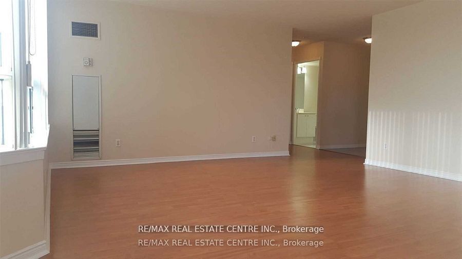 135 Hillcrest Ave S, unit 204 for rent