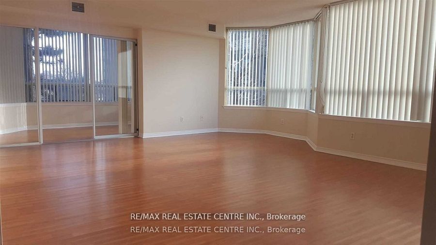 135 Hillcrest Ave S, unit 204 for rent