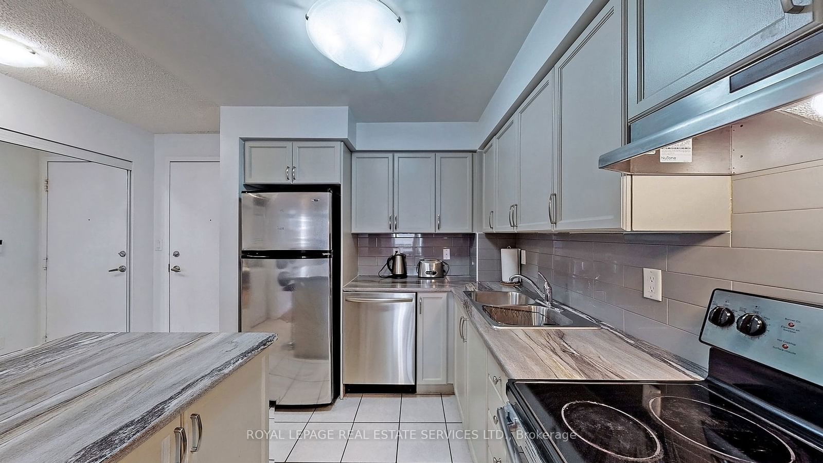 3880 Duke Of York Blvd, unit 2405 for rent