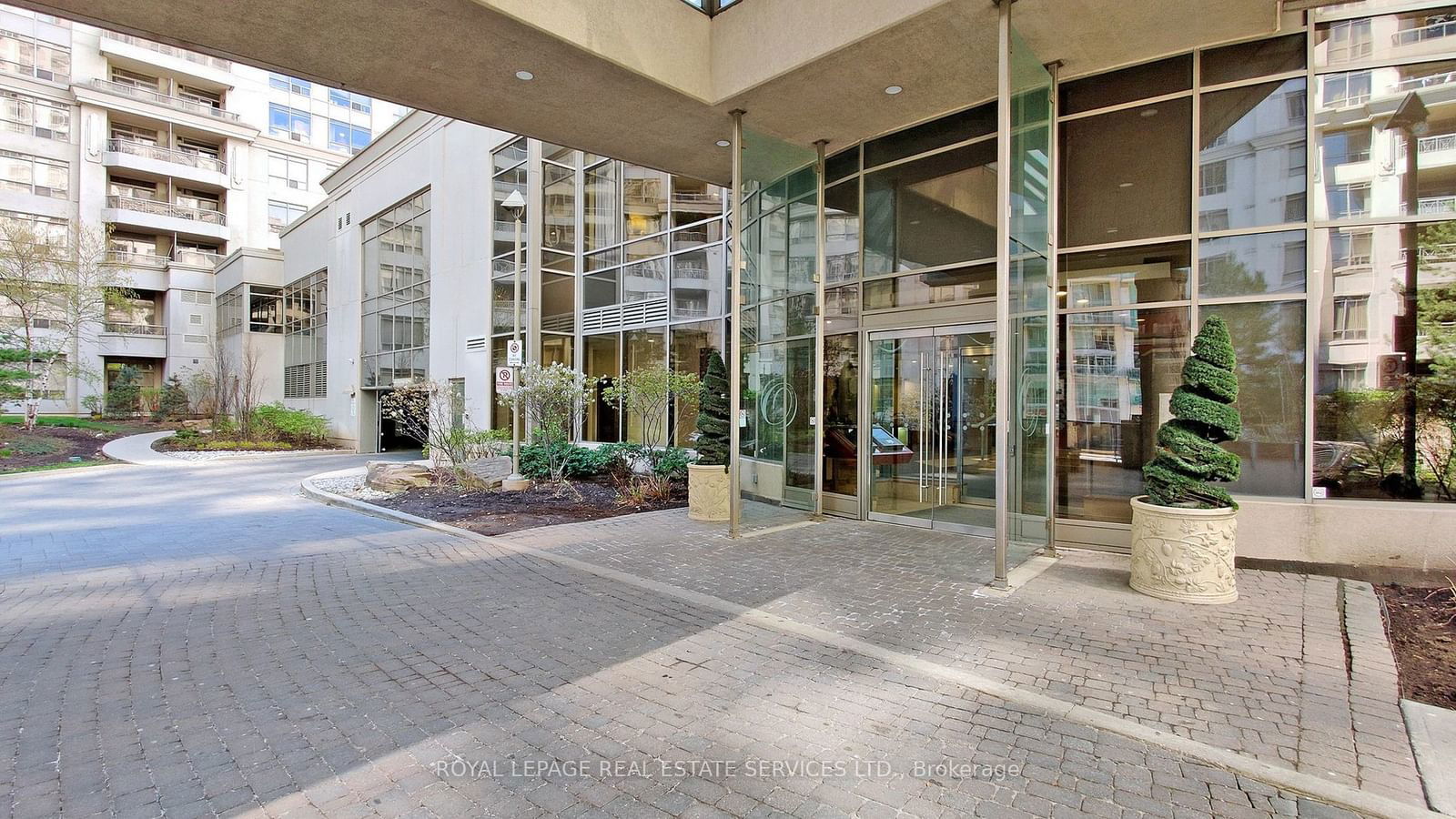 3880 Duke Of York Blvd, unit 2405 for rent