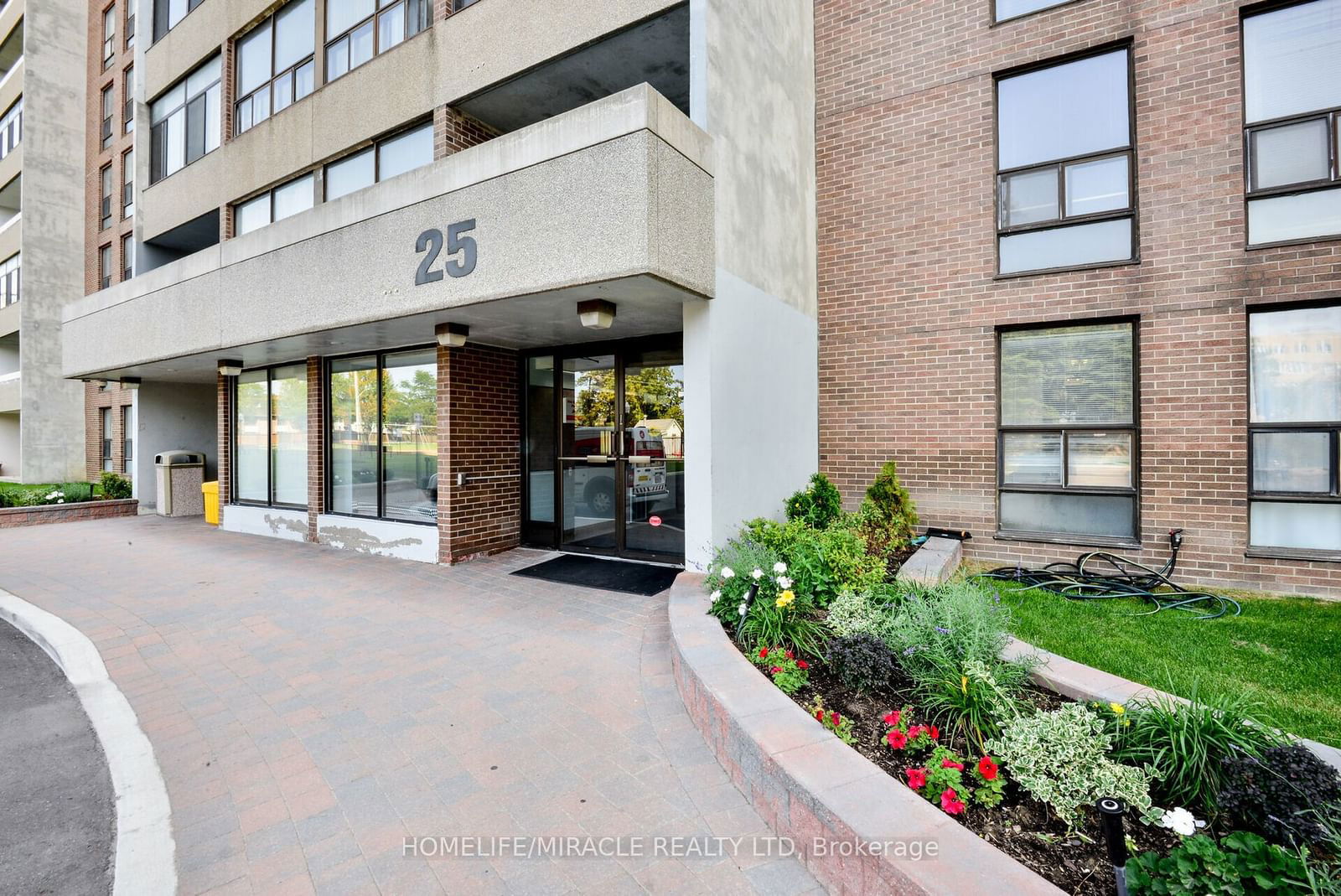 25 KENSINGTON Rd, unit 410 for sale