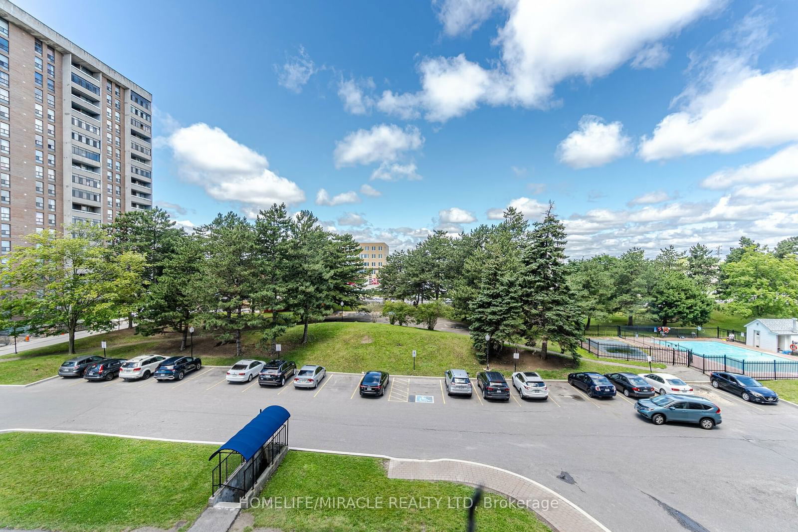 25 KENSINGTON Rd, unit 410 for sale