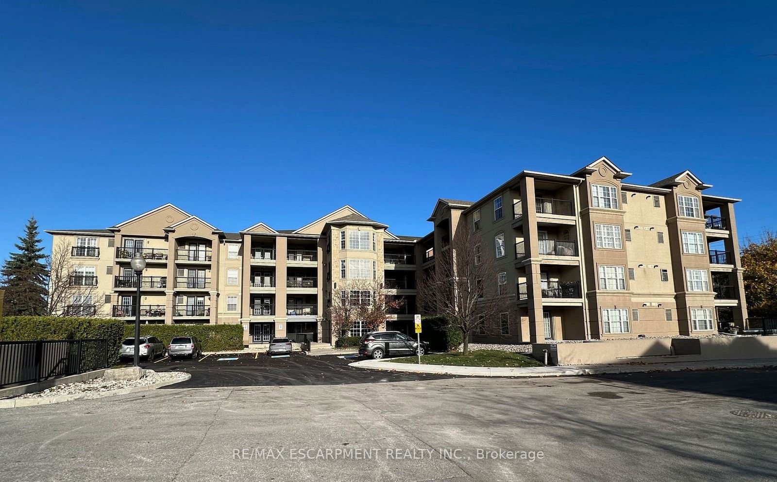 2055 Appleby Line, unit 401 for rent