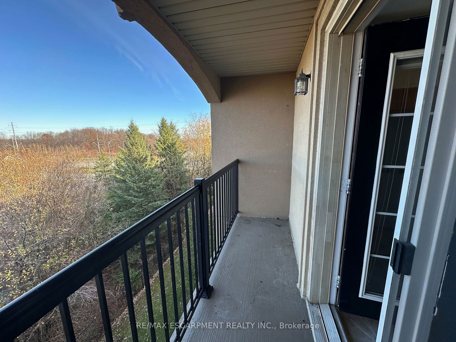 2055 Appleby Line, unit 401 for rent