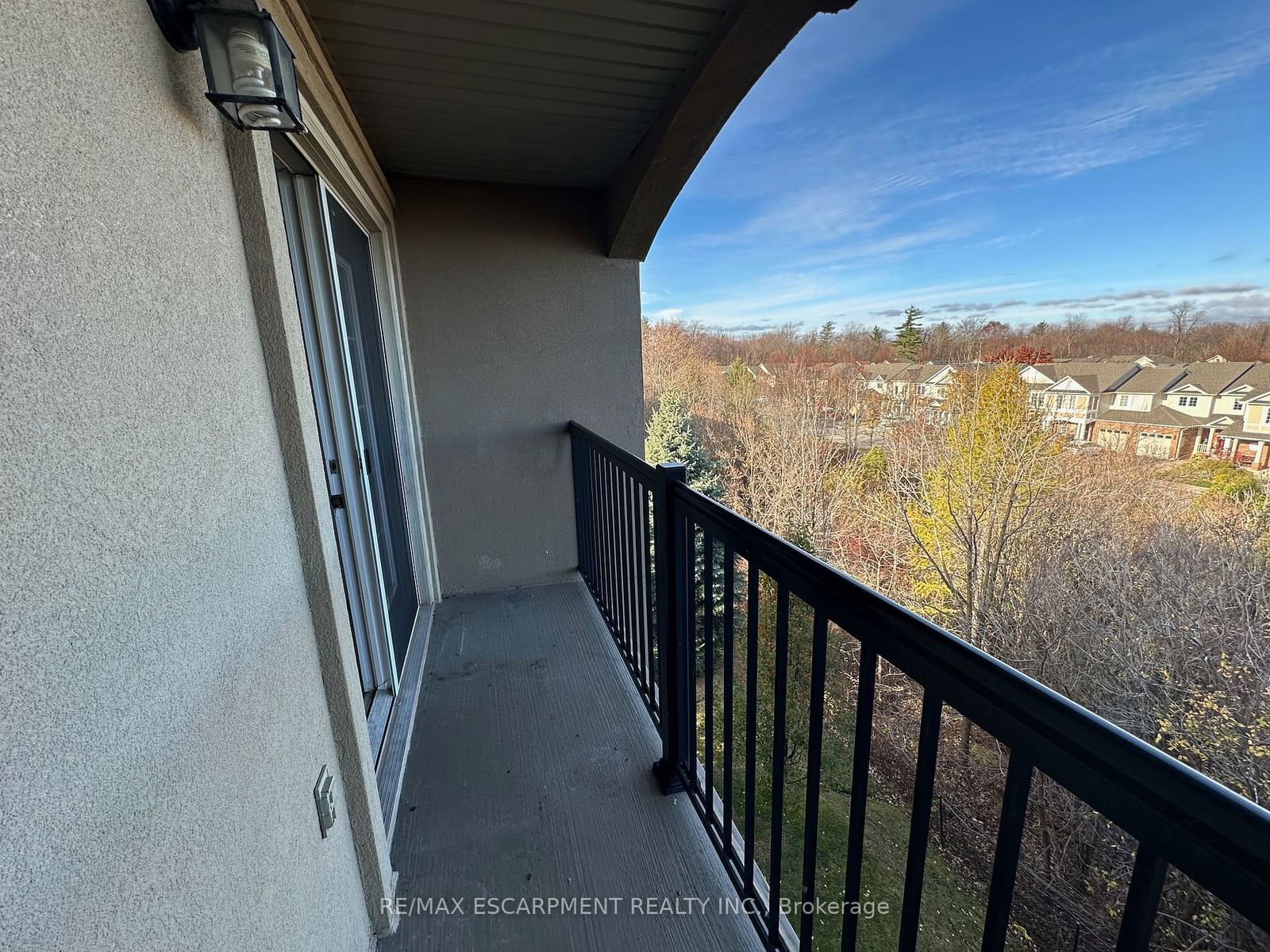 2055 Appleby Line, unit 401 for rent