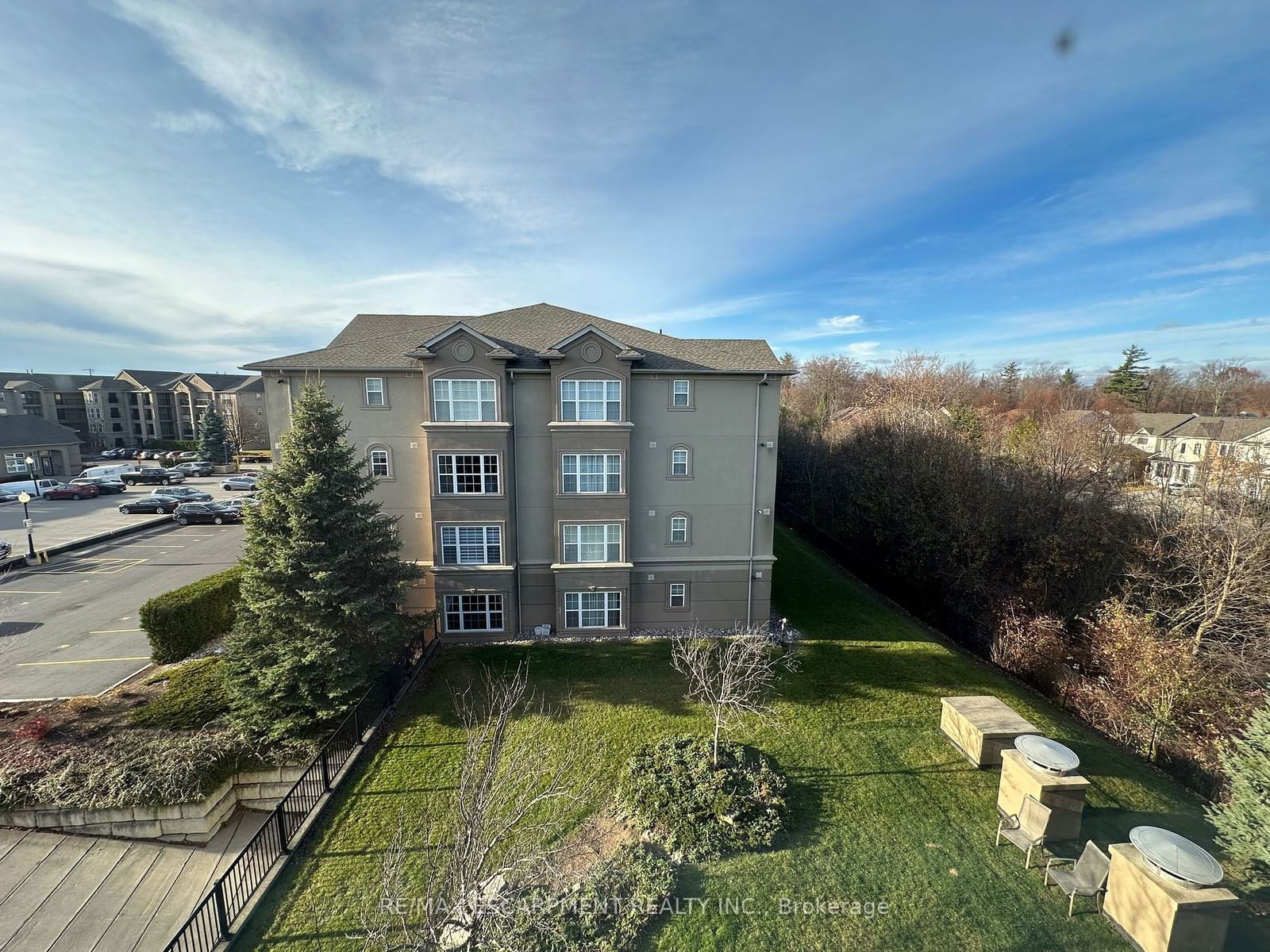 2055 Appleby Line, unit 401 for rent