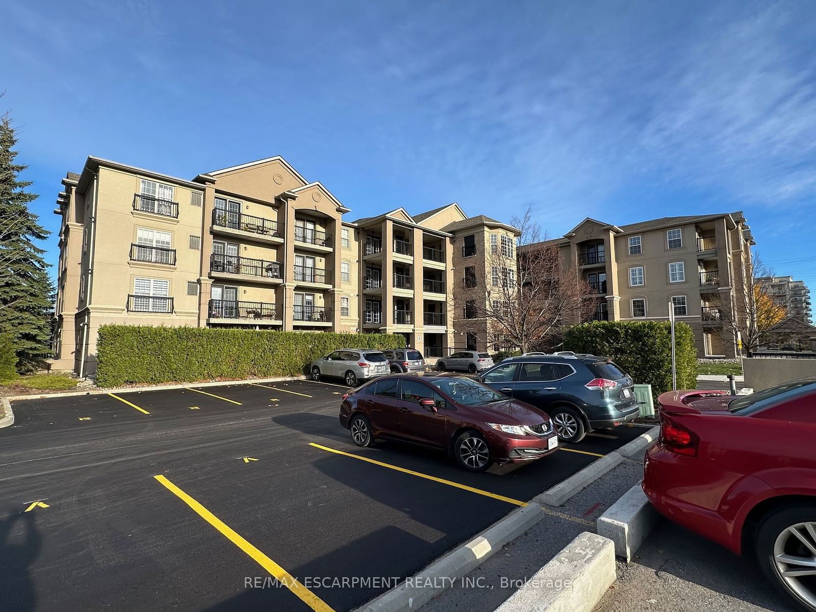 2055 Appleby Line, unit 401 for rent