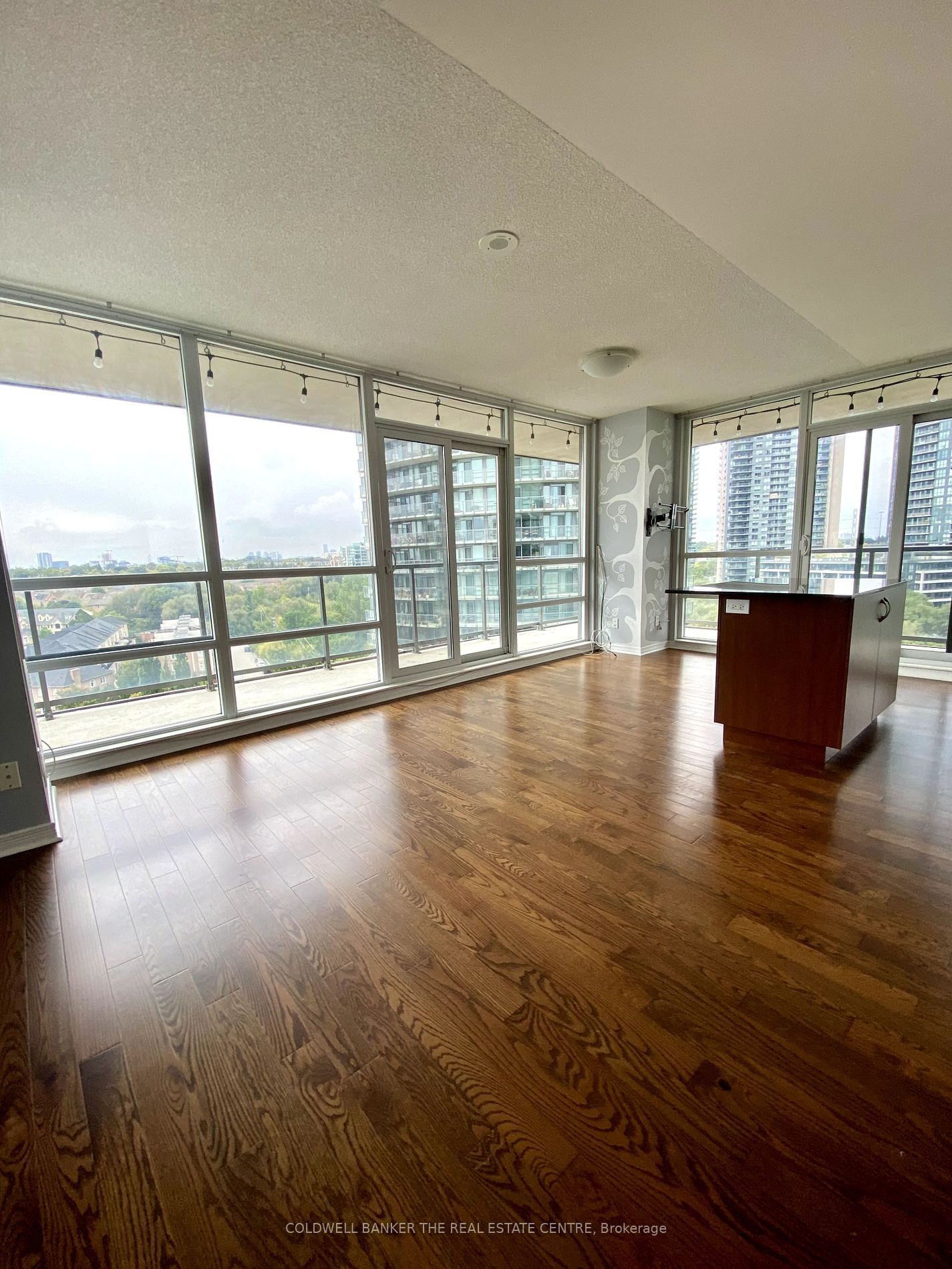 2240 Lake Shore Blvd W, unit 904 for rent