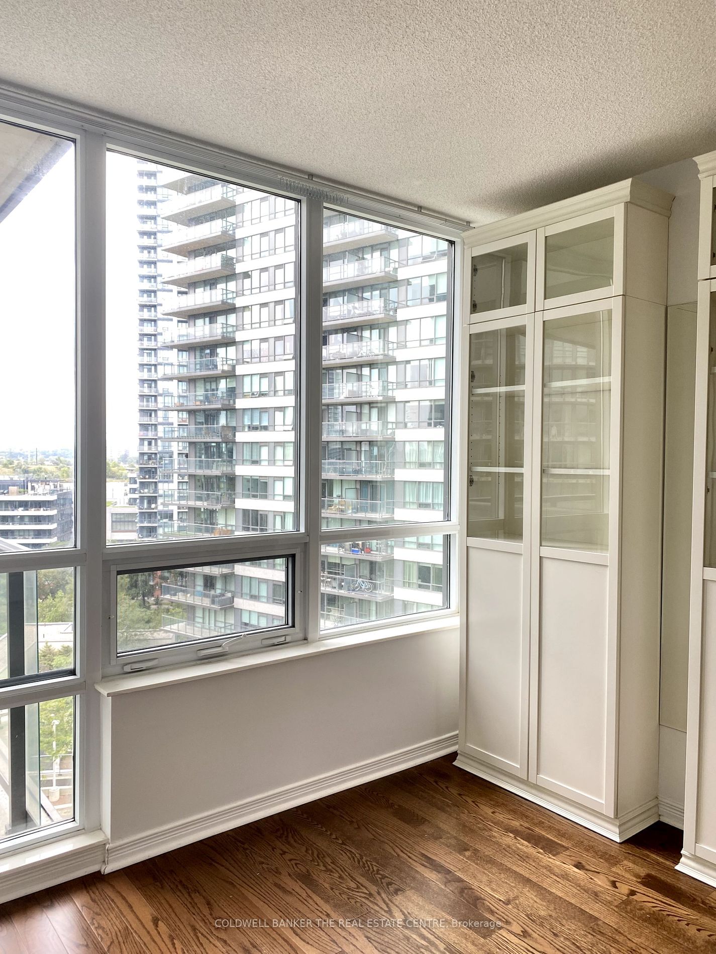 2240 Lake Shore Blvd W, unit 904 for rent